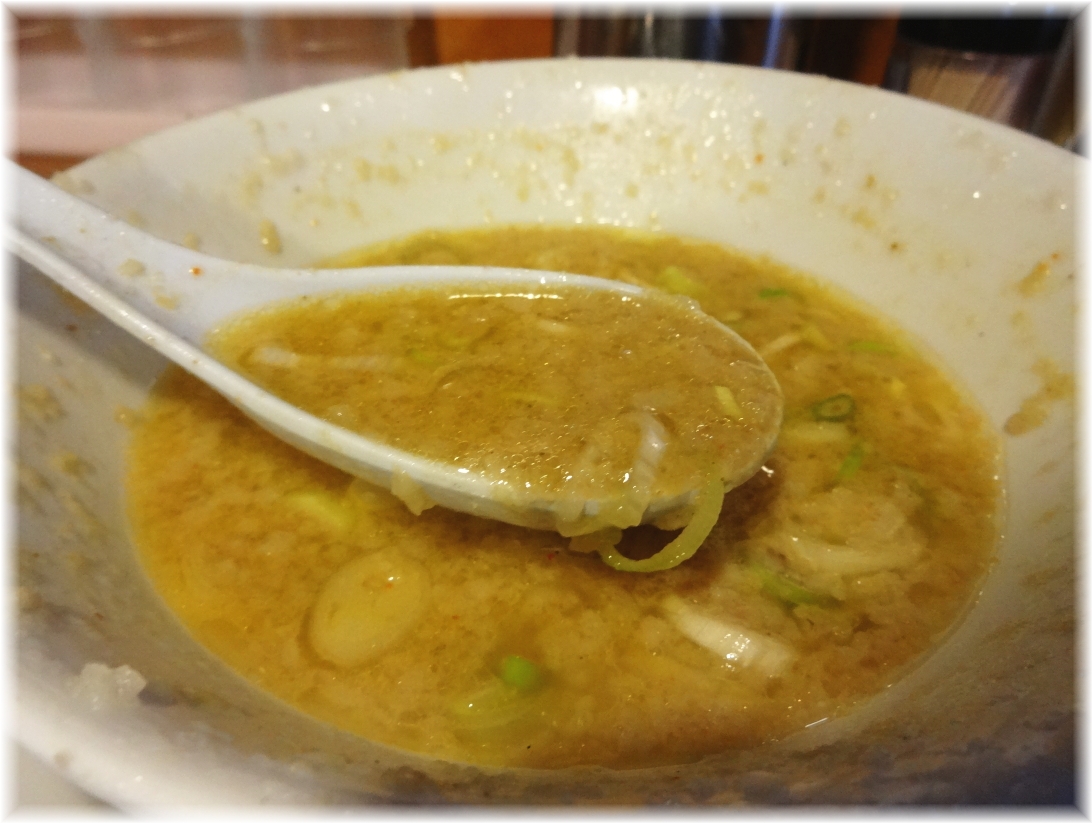 栄秀2 味噌つけ麺のスープ