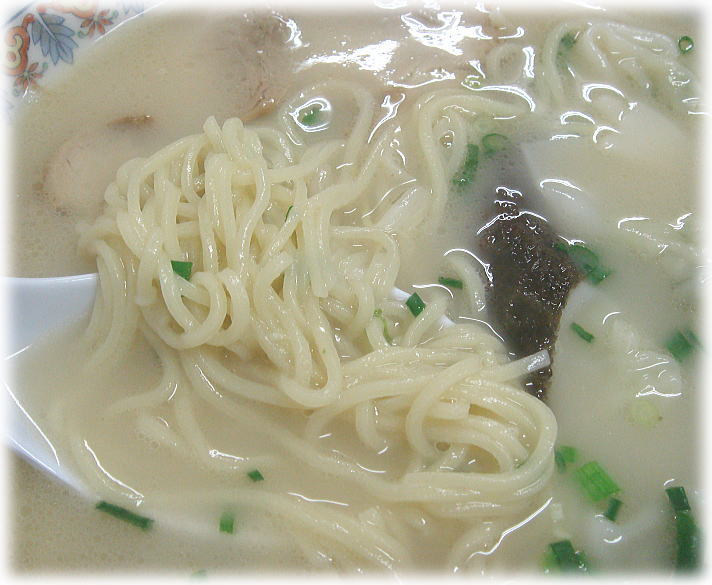 桃園 ワンタンメンの麺