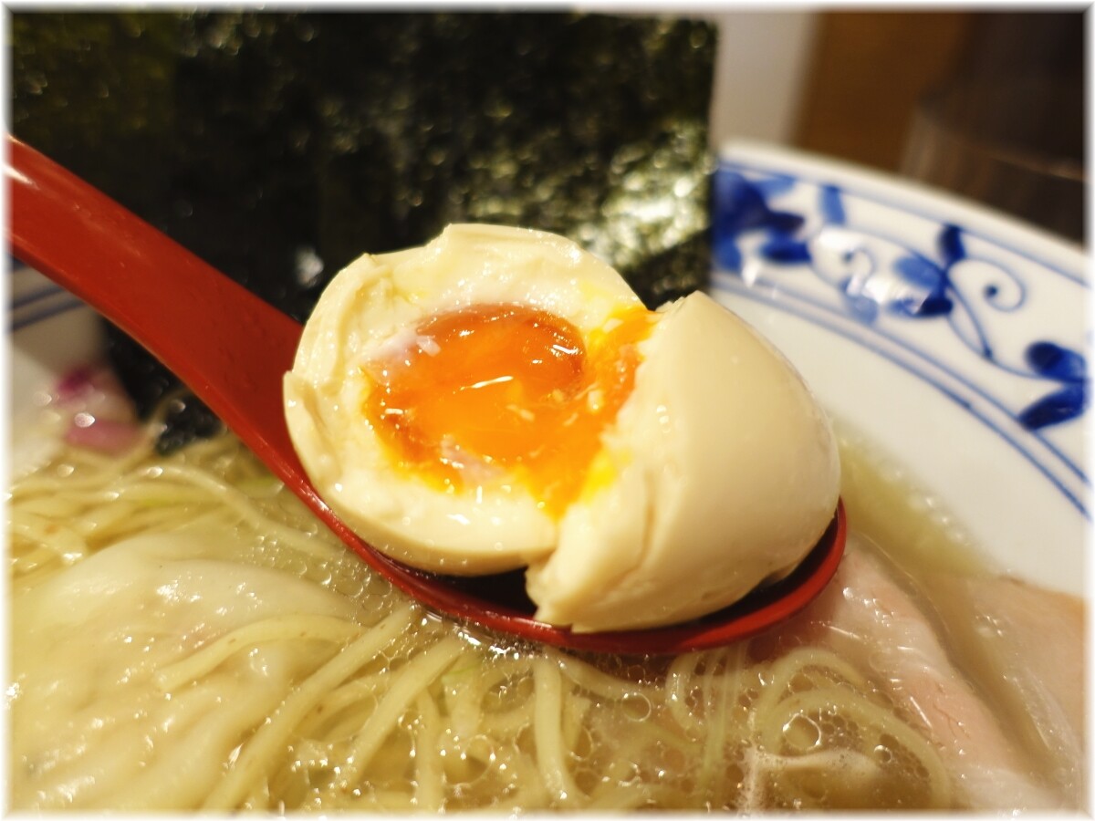 貝出汁らぁ麺虎武 特製貝出汁潮らぁ麺の味玉