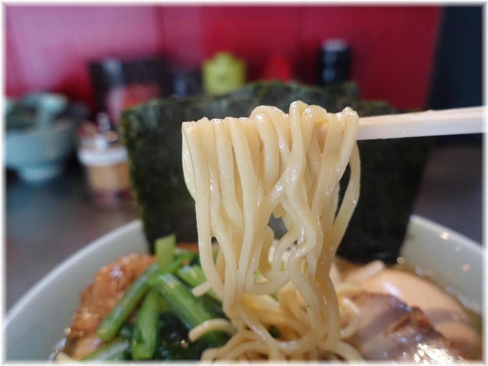 藤参2 ラーメン味玉トッピングの麺