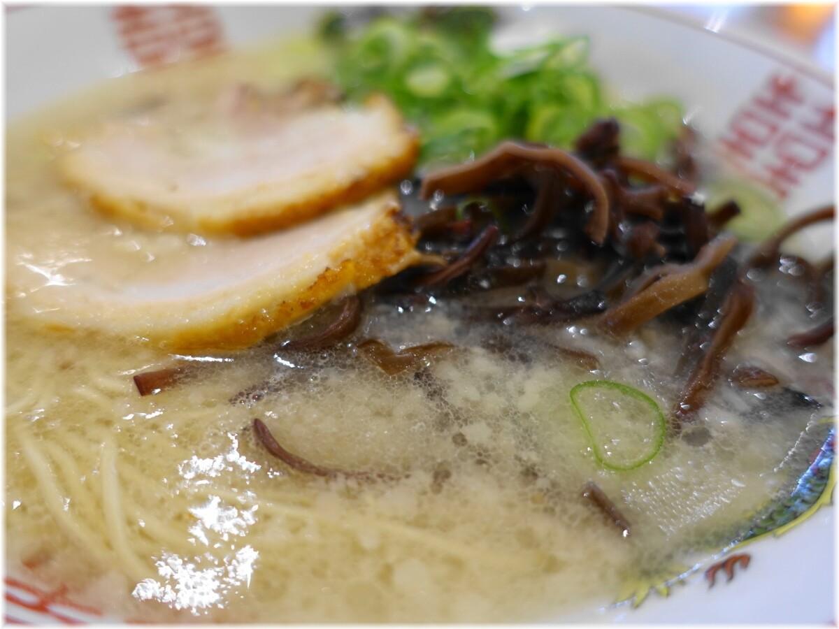 博多だるまMM店 博多セットのラーメンの具