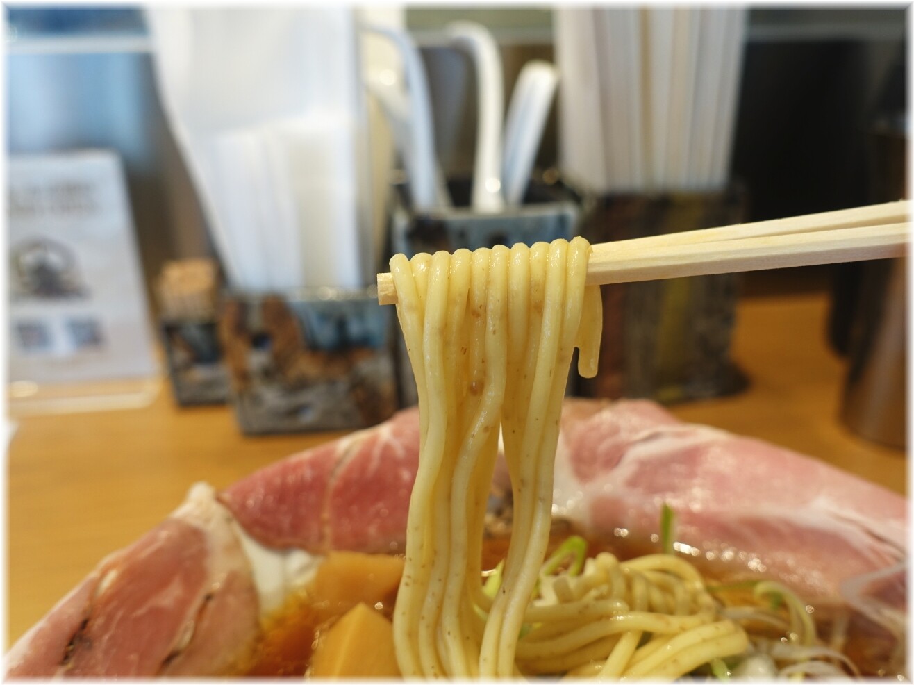 ラーメン大戦争神田店 ピストルの麺