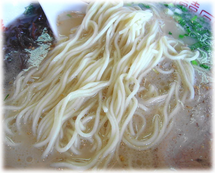 山小屋香春本店 ラーメンの麺