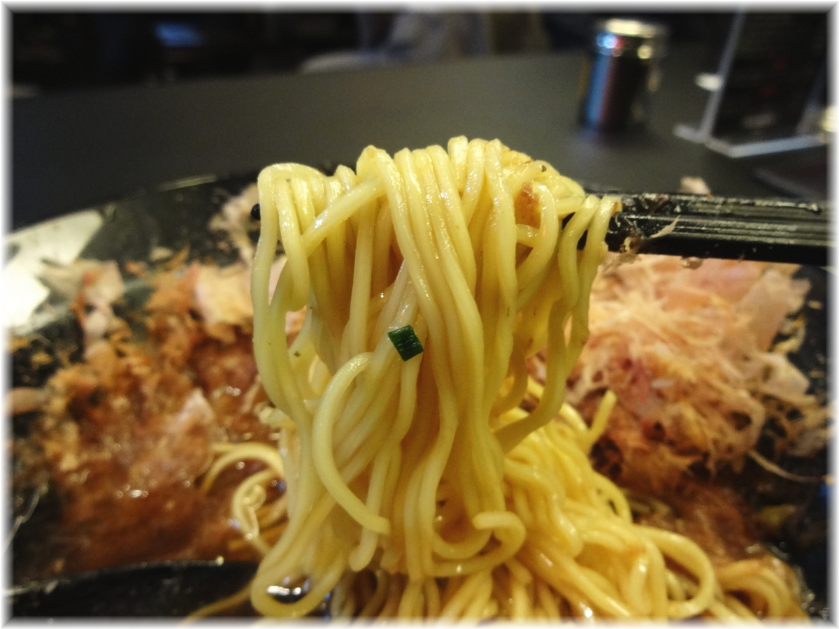 IKEMENHOLLYWOOD ボニートラーメンの麺