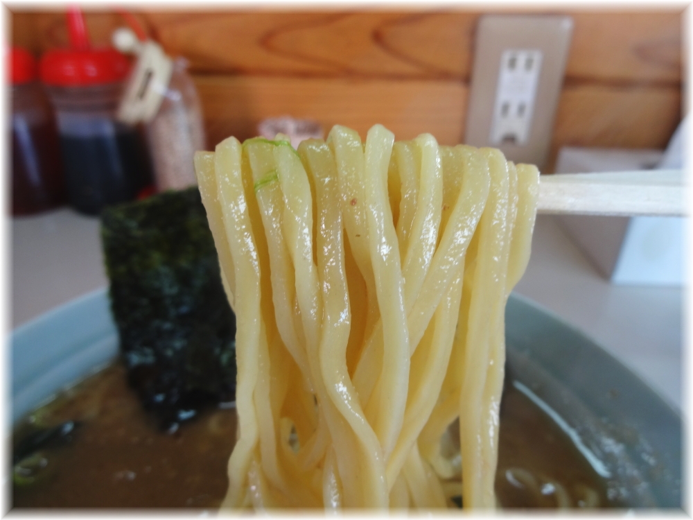 秦野家 ラーメンの麺
