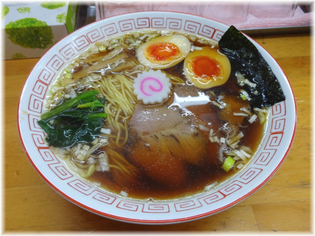 昭和歌謡ショー 半熟味付玉子入り中華そば