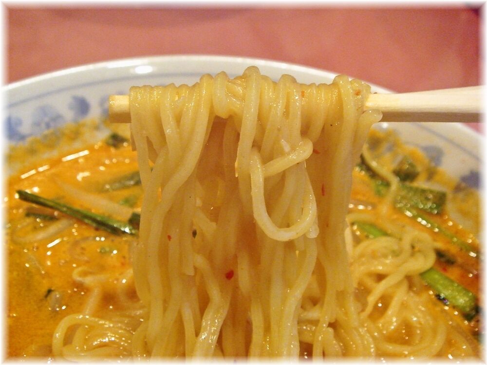 順峰 担々麺の麺