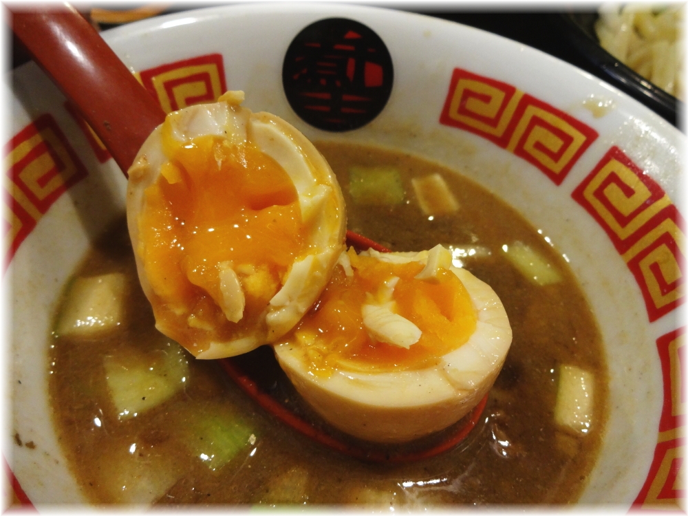ラーメン凪煮干王西新宿店 特製つけ麺の味玉