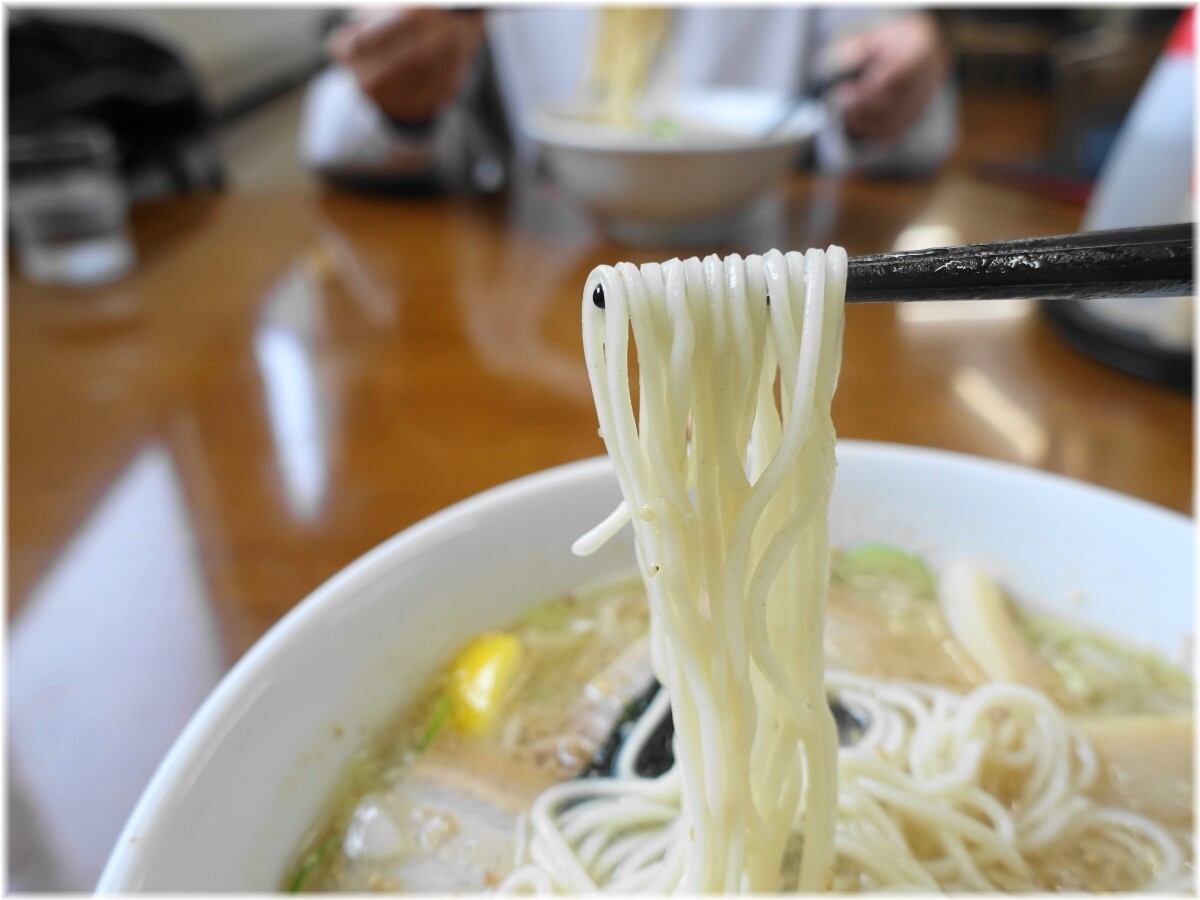 佐藤中華そば楼byねぎぼうず みそ(並)の麺