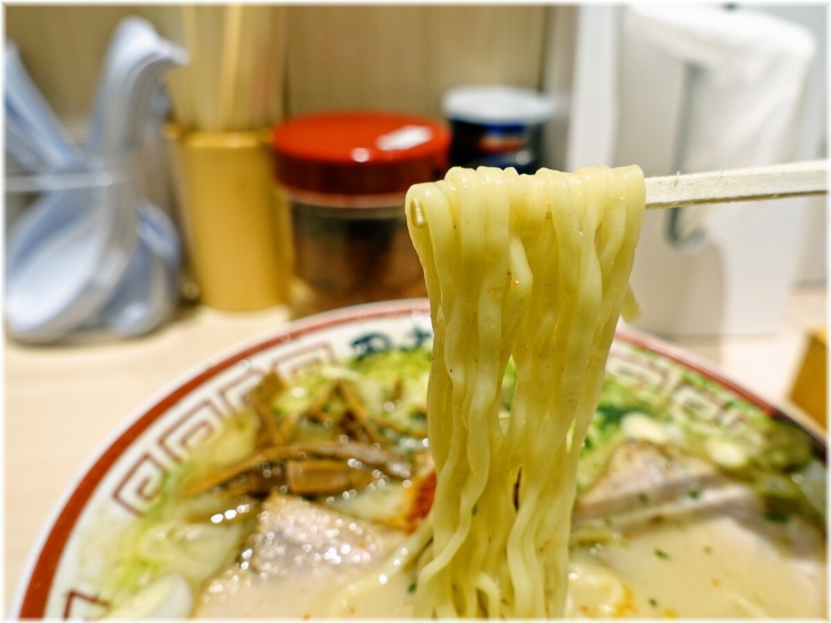 田中そば店渋谷PARCO店5 山形辛みそラーメンの麺