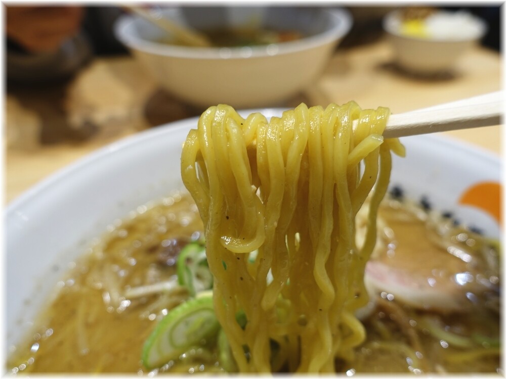 あさひ町内会 味噌ラーメンの麺