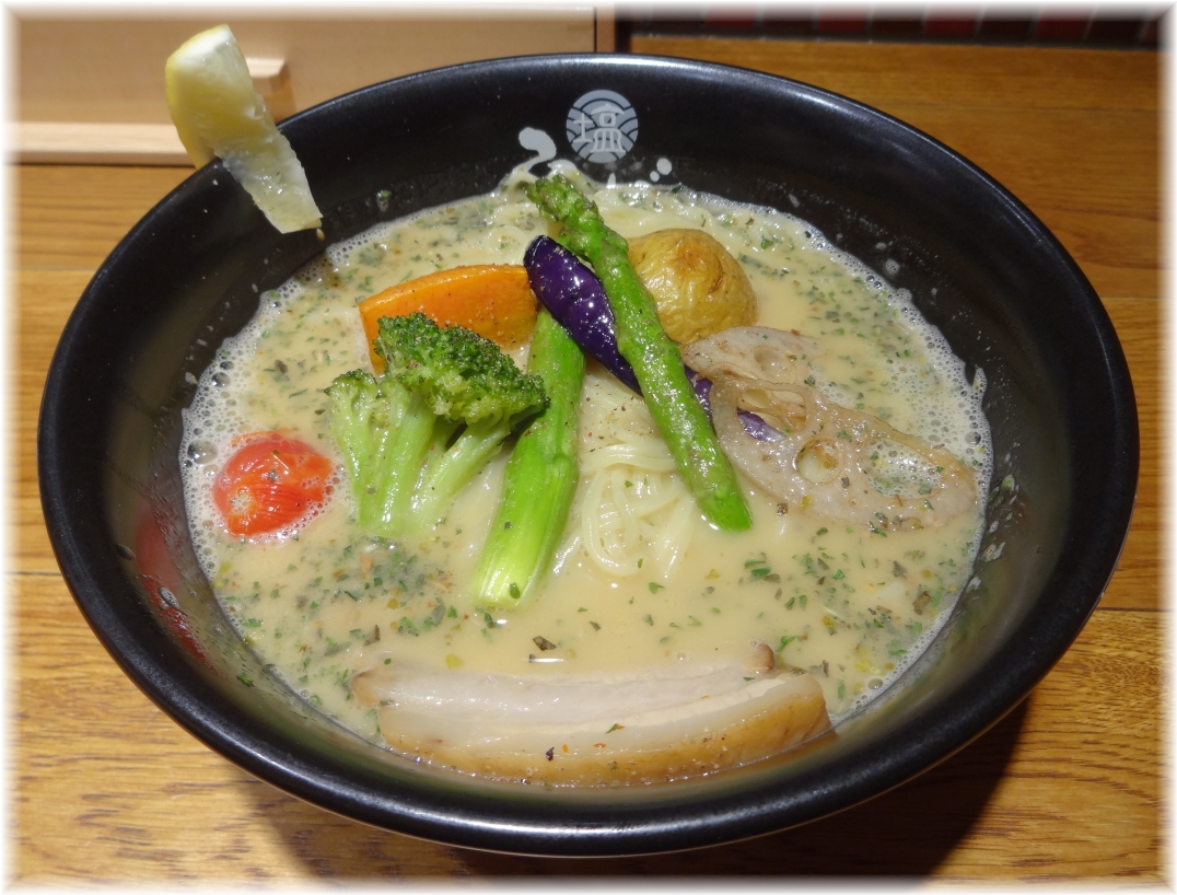 ひるがおルミネエスト店 鶏白湯ラーメン