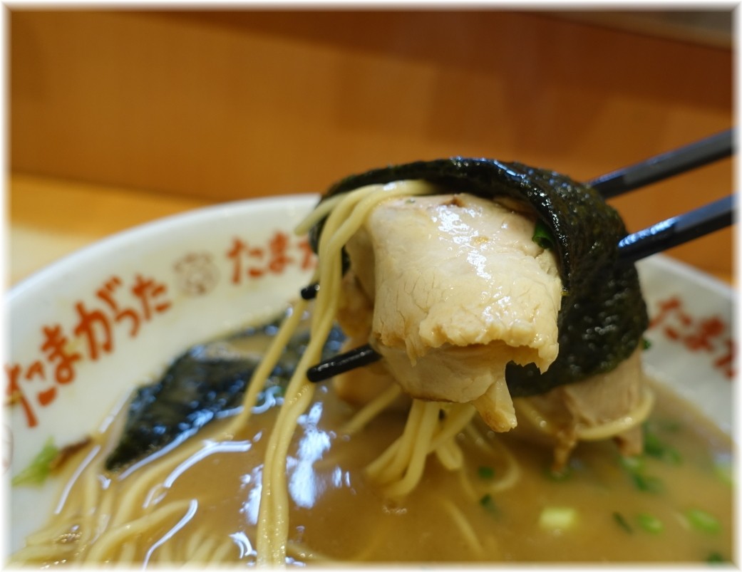 たまがった横浜西口店 チャーシューメンのチャーシュ海苔巻き