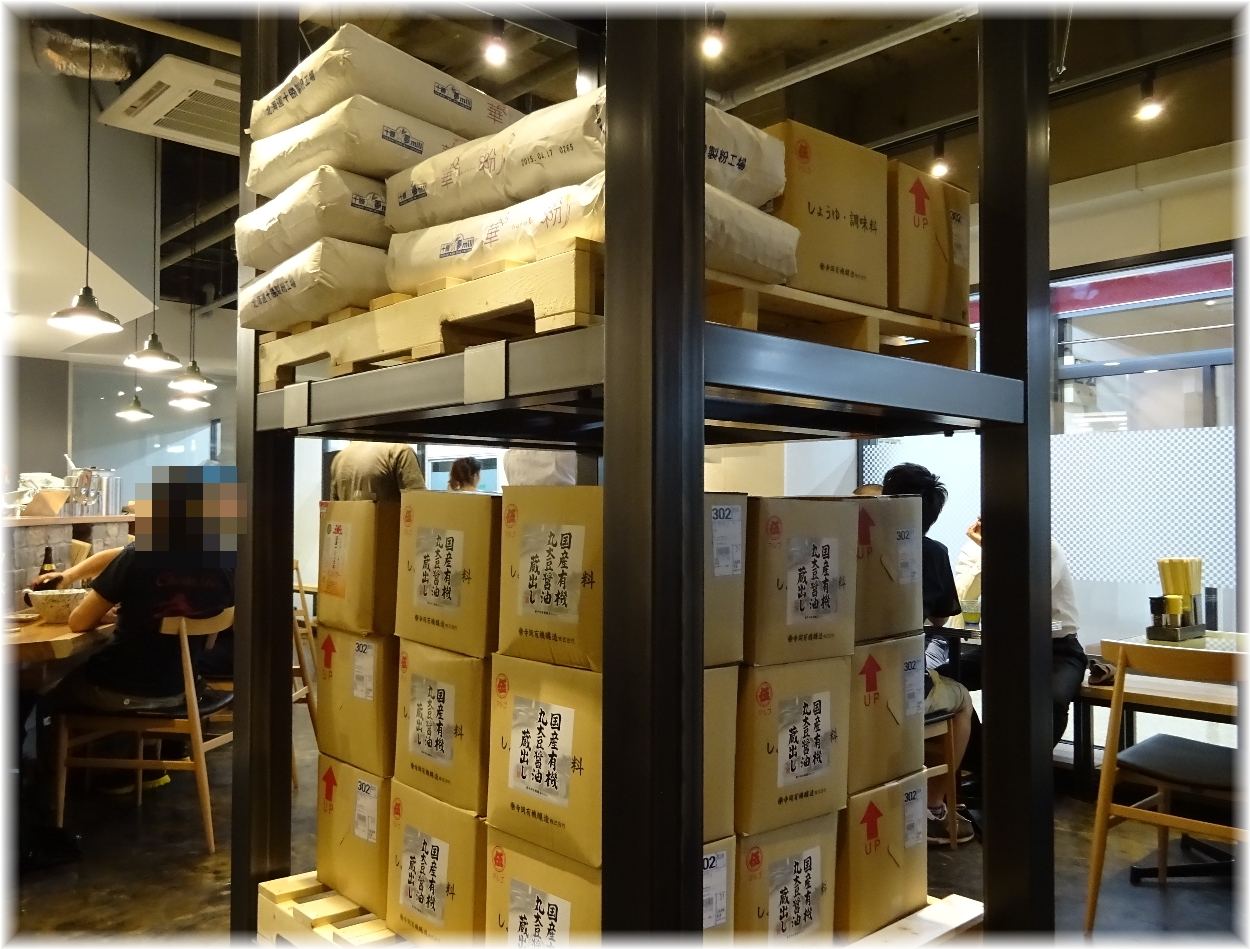 ロ麺ズ 店内