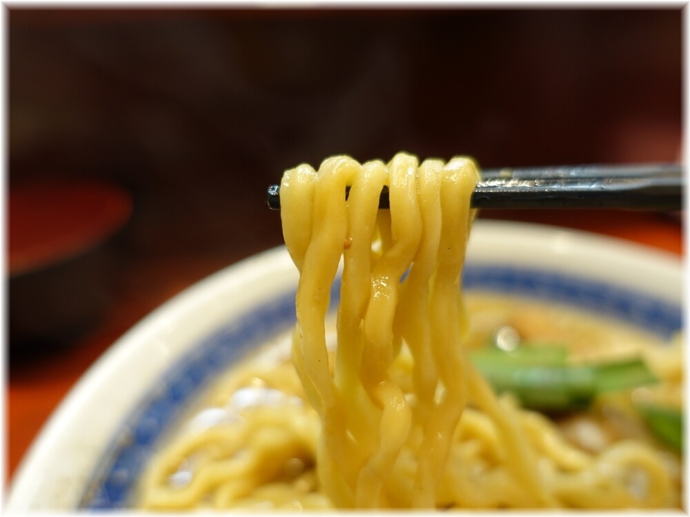 中華そばたた味 スタミナ中華の麺