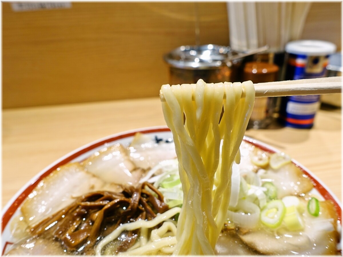 田中そば店田町タワー店 肉そばの麺