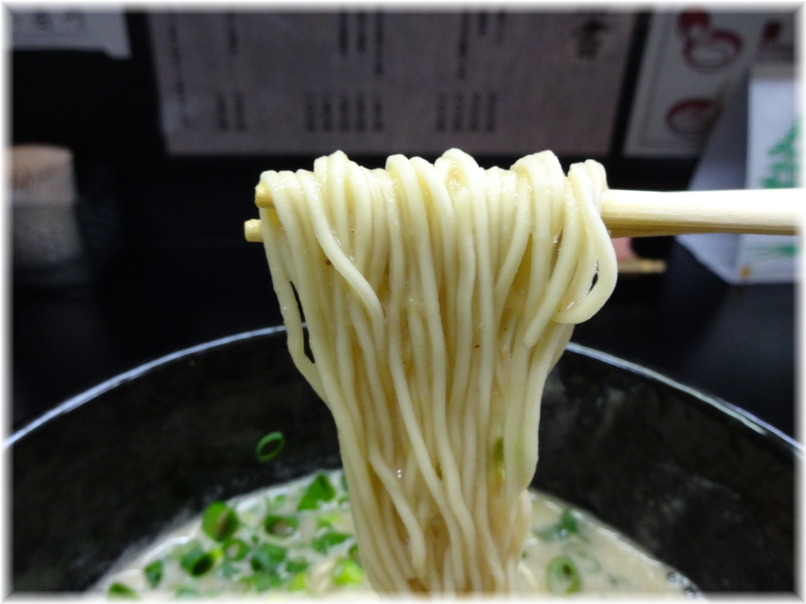 豚野郎 努豚骨の麺
