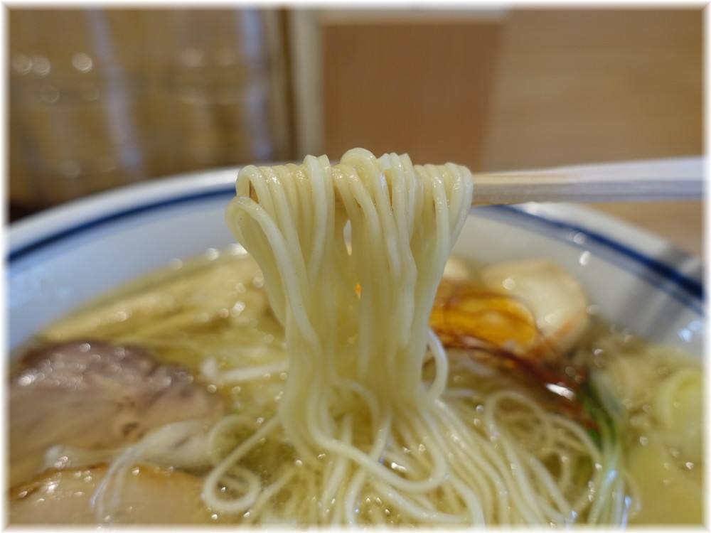 くろおび2 くろおびラーメン(塩)の麺