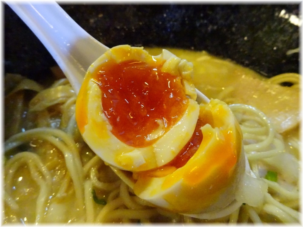 麺堂稲葉 とりそば(得のせ)の味玉