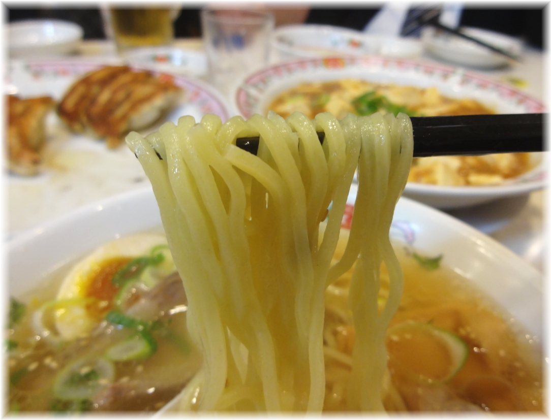 王将桜木町店 牛骨塩ラーメンの麺