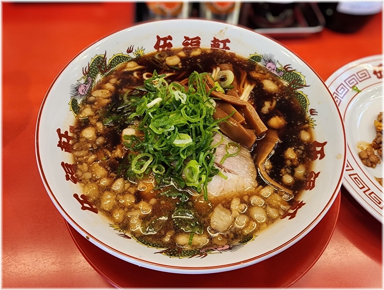 伍福軒田町店 背脂黒ヤキメシ定食のラーメン
