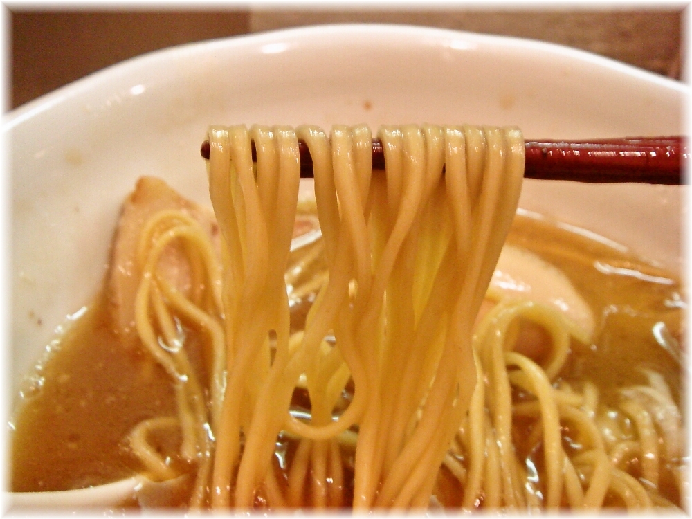 づゅる麺池田 目黒 味玉らーめんの麺