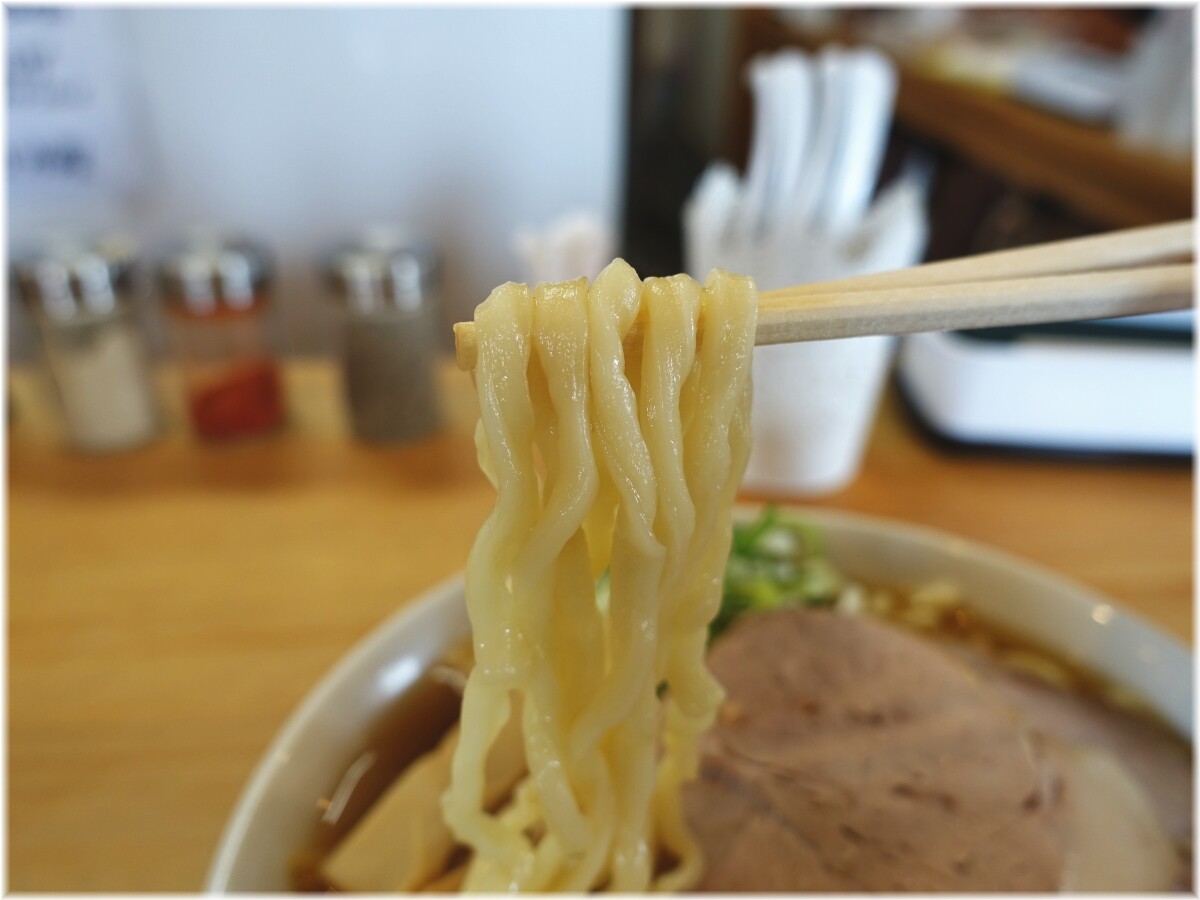 高長まるしげ 中華そば(中)の麺