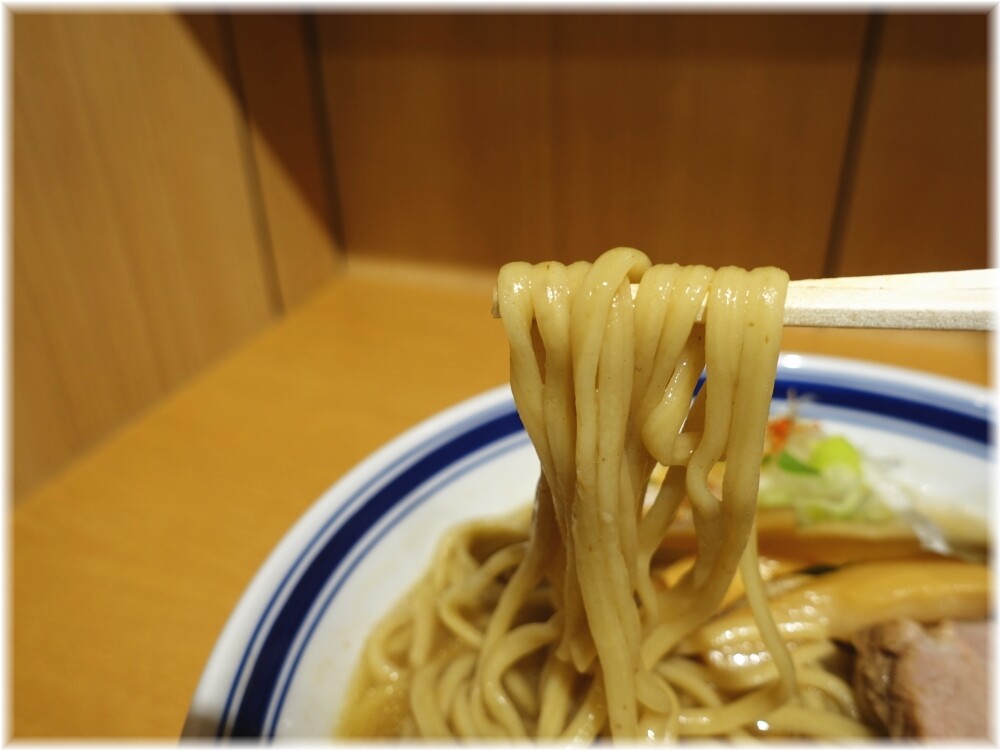 孫鈴舎 らーめん味玉の麺