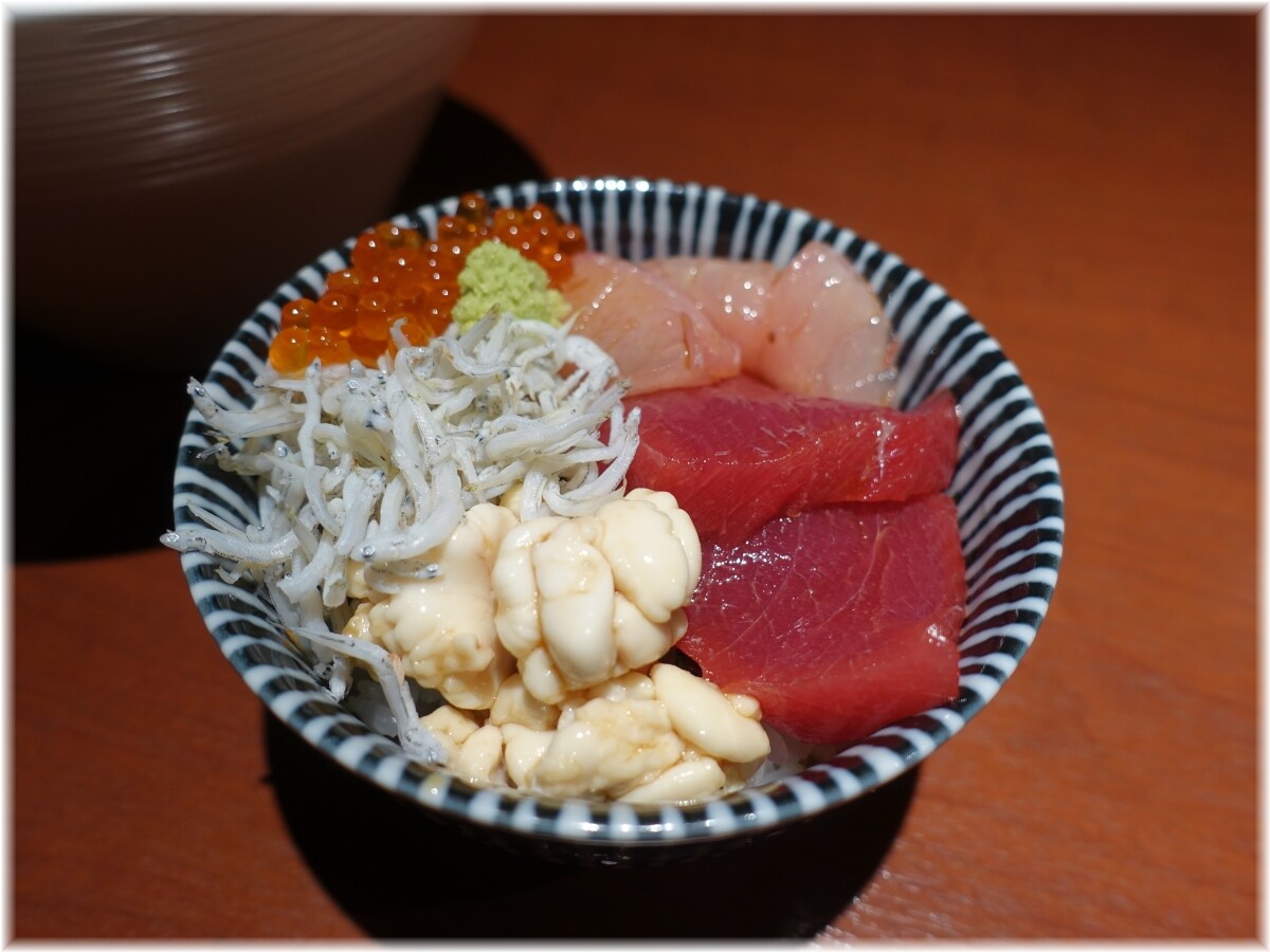 酒肴場屯 本日の海鮮丼2