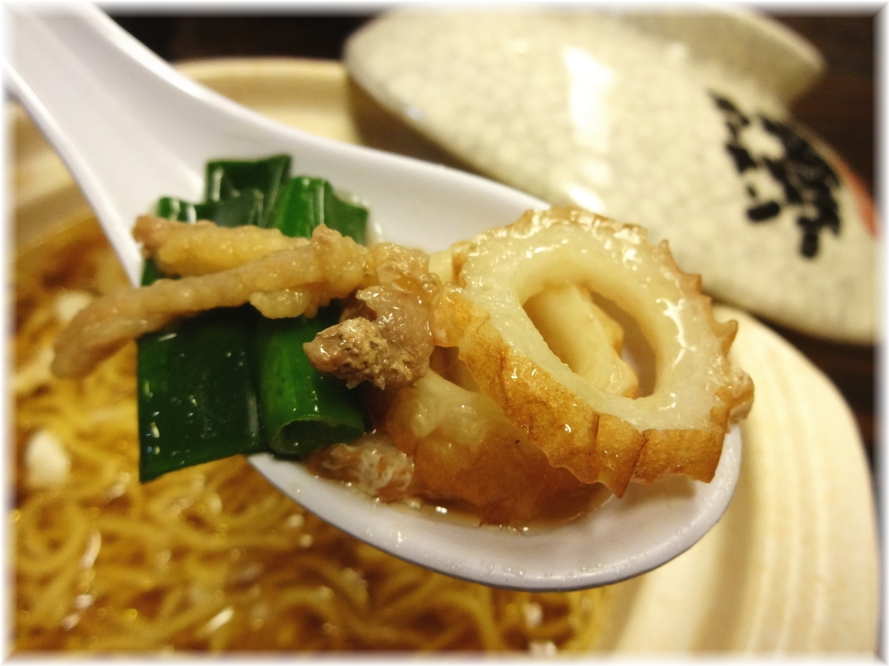 谷口食堂 鍋焼きラーメンの具2