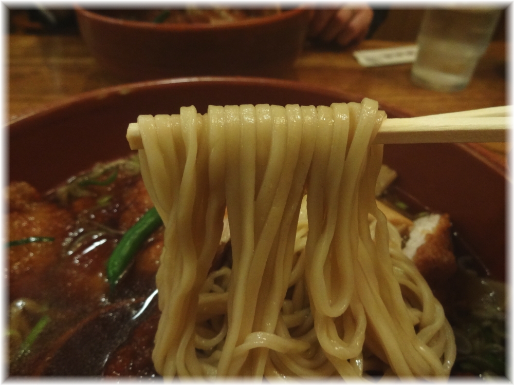 新高揚 ぱいくーめんの麺