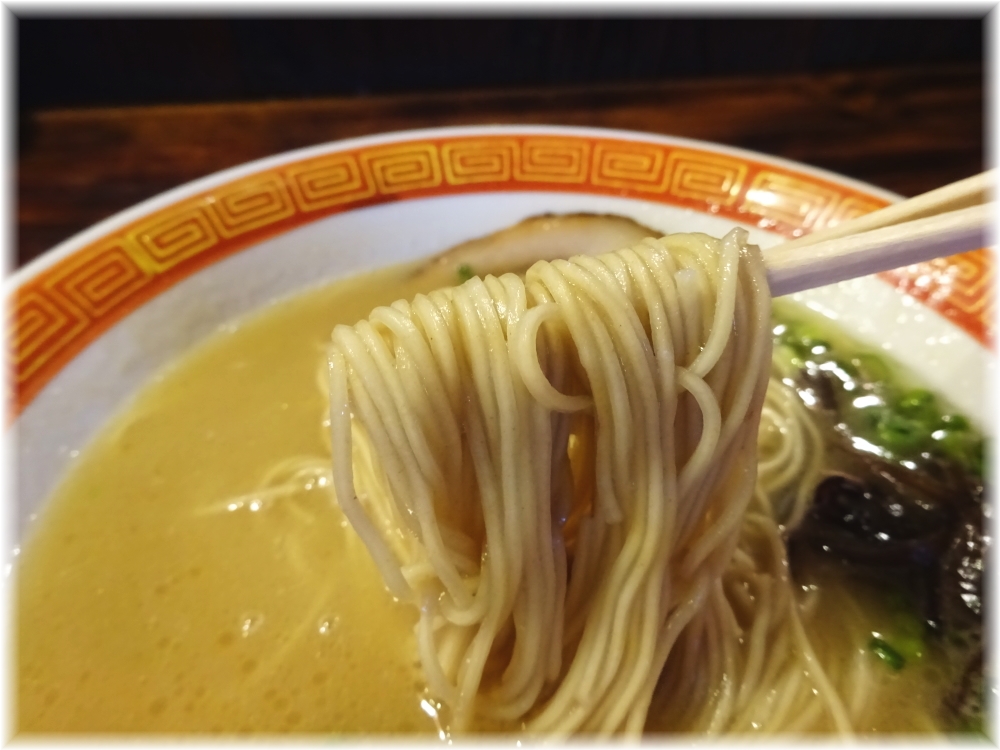 たつ屋 ラーメンの麺