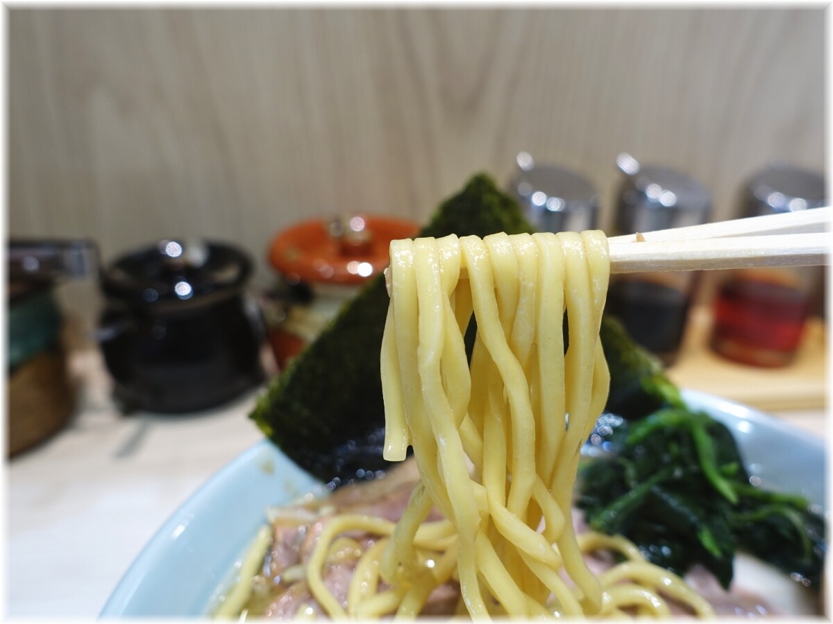 らーめん佐とう チャーシューめんに味付玉子の麺