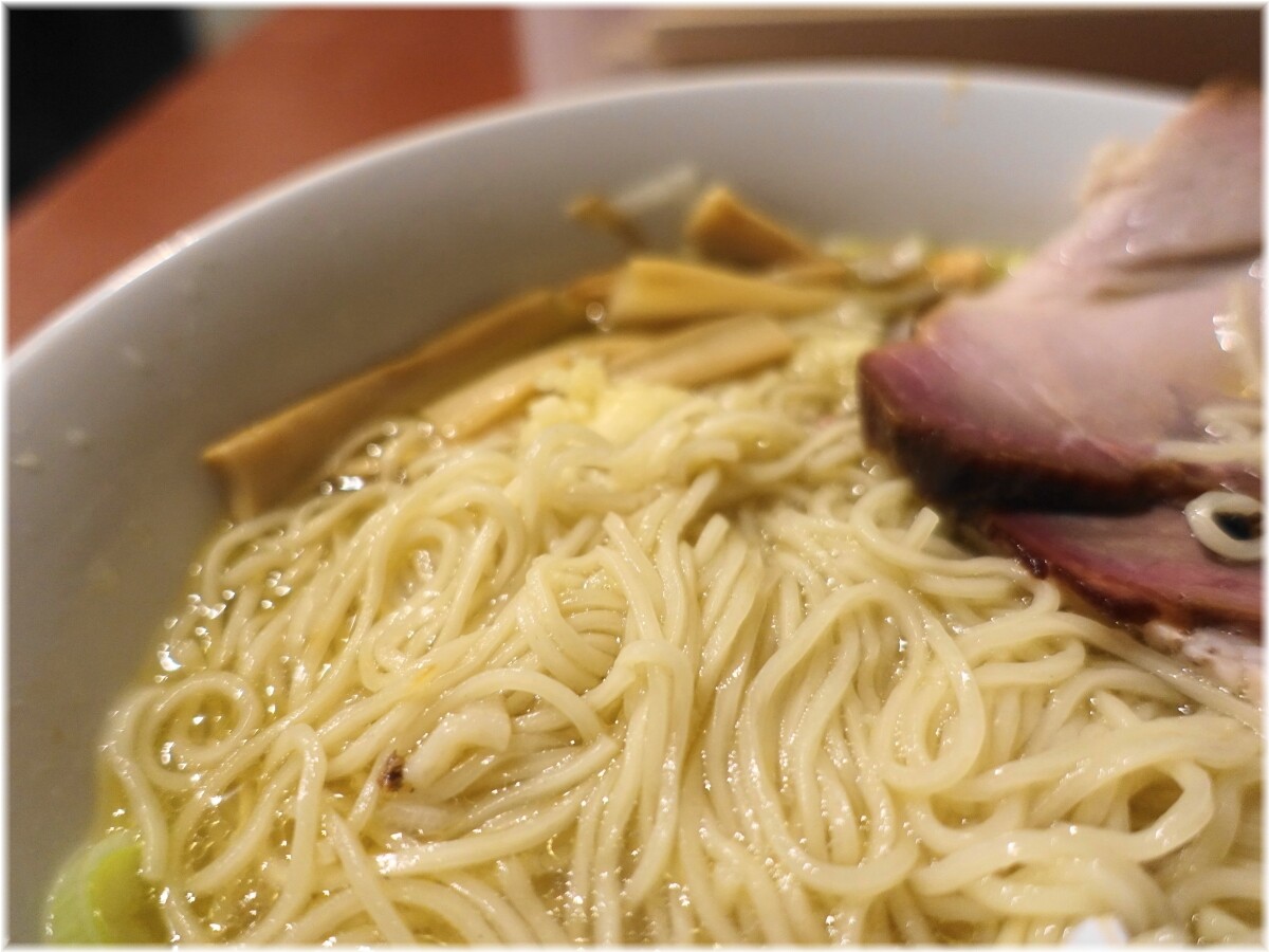凛渋谷店2 細麺塩にハーフ炭火焼豚の麺2