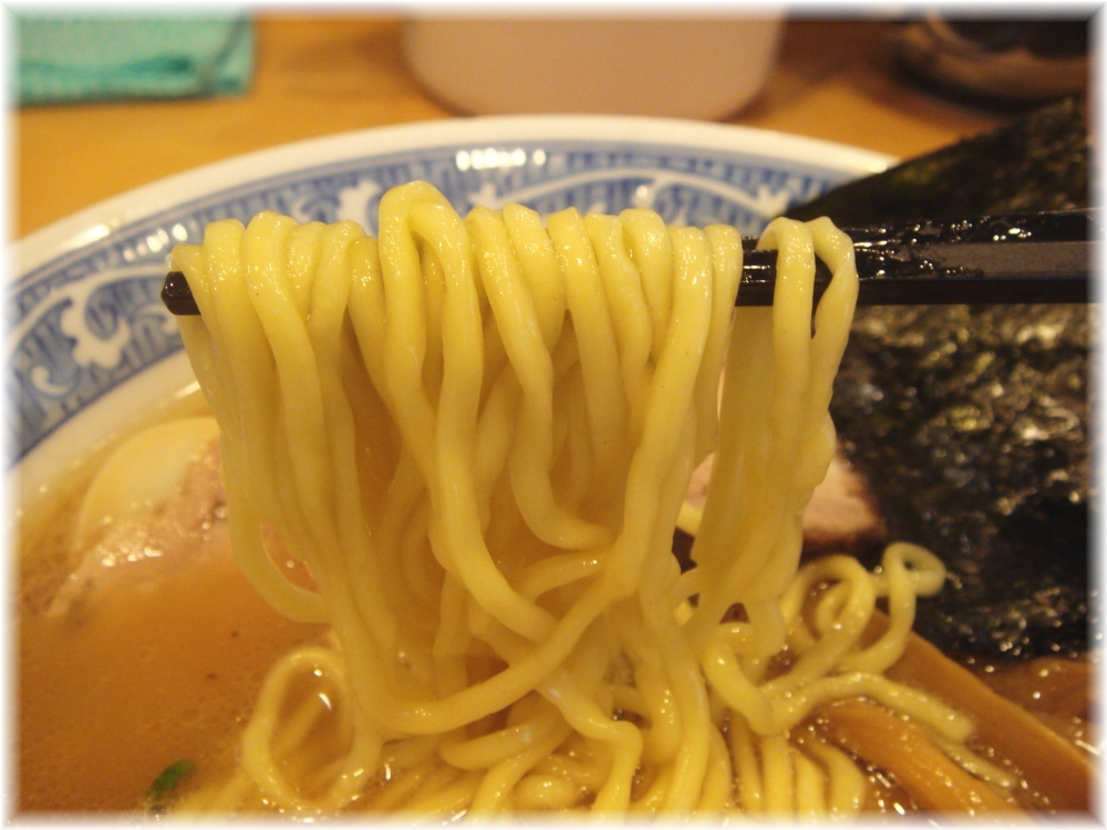 青葉中野本店 特製中華そばの麺