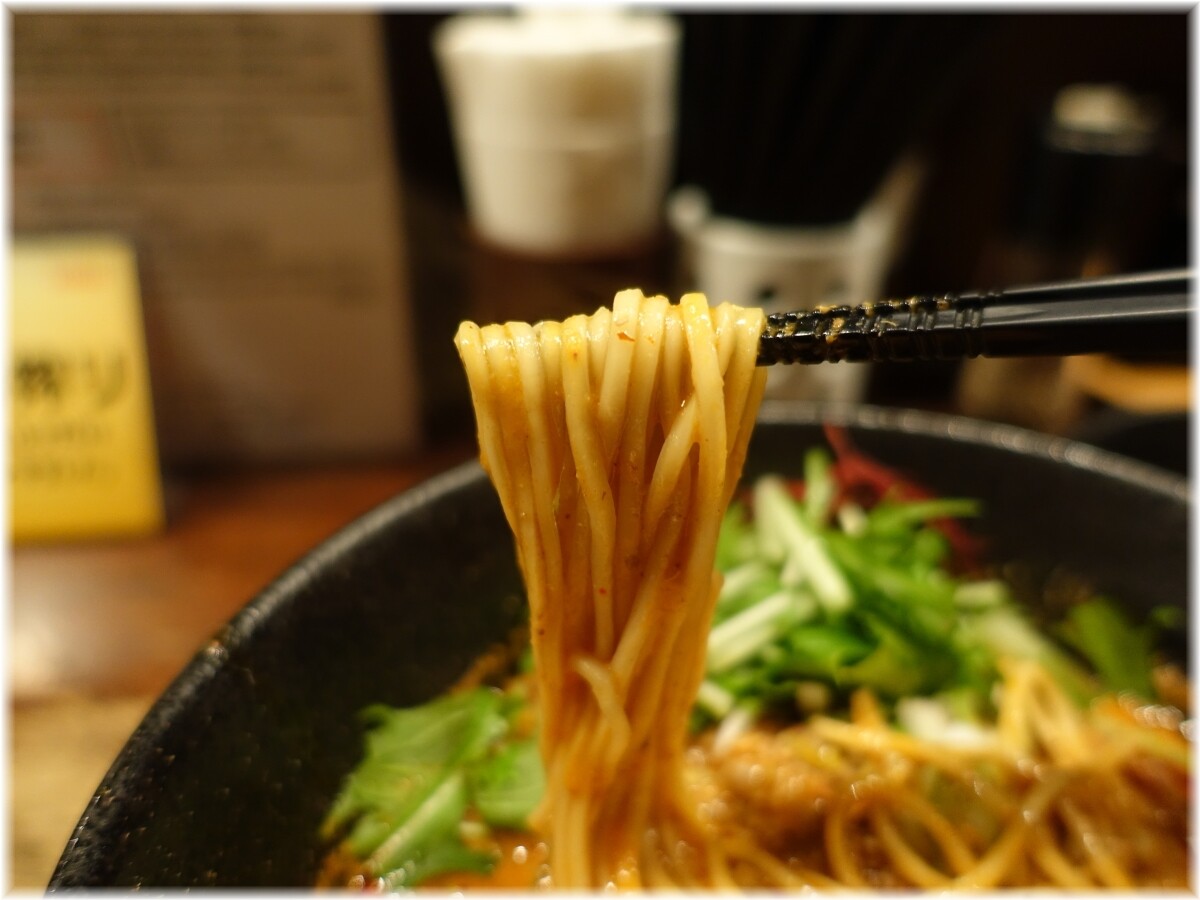 うさぎ 担々麺2辛の麺