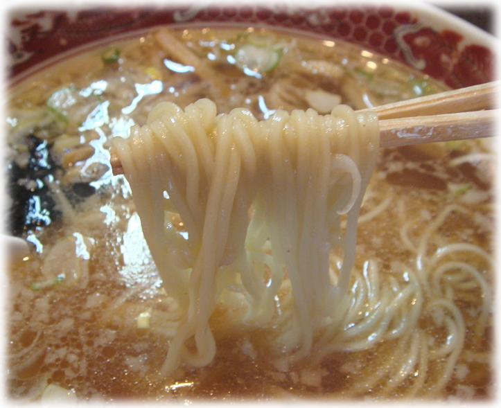 丸富 醤油ラーメンの麺