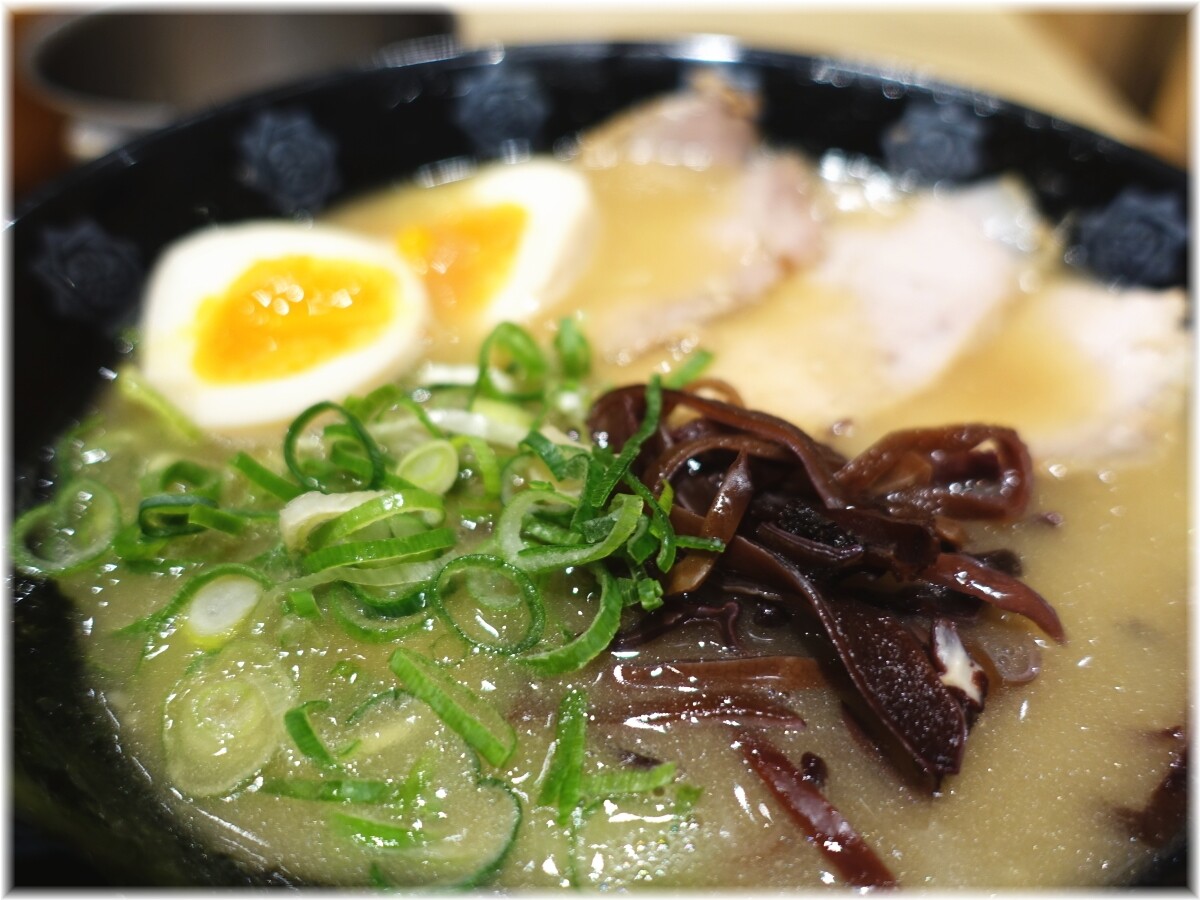 俺式純 朝ラーメンに半熟玉子の具2