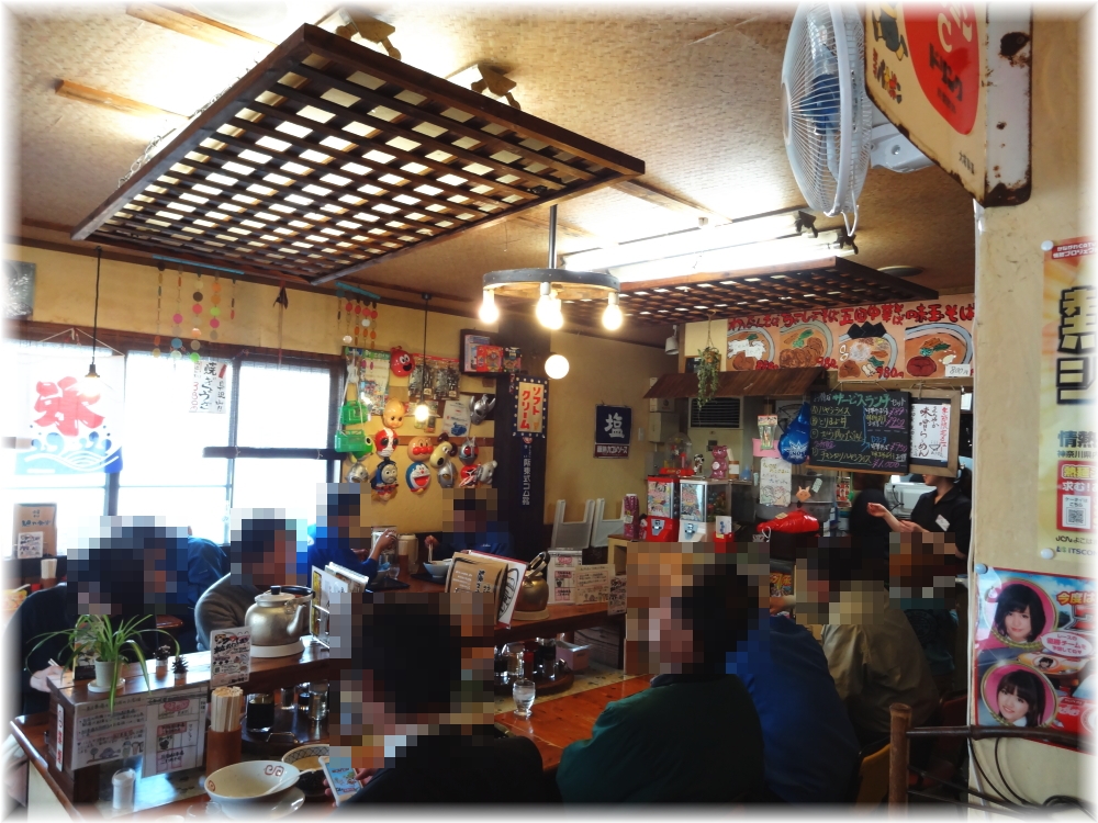 麺や食堂 店内