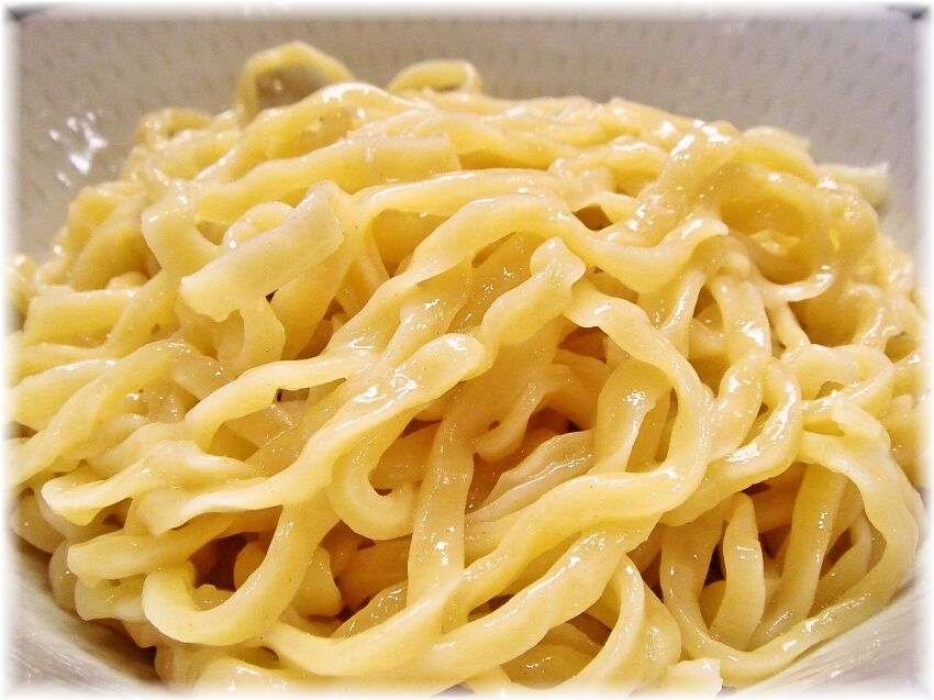 月と鼈 濃厚煮干しつけ麺の麺1