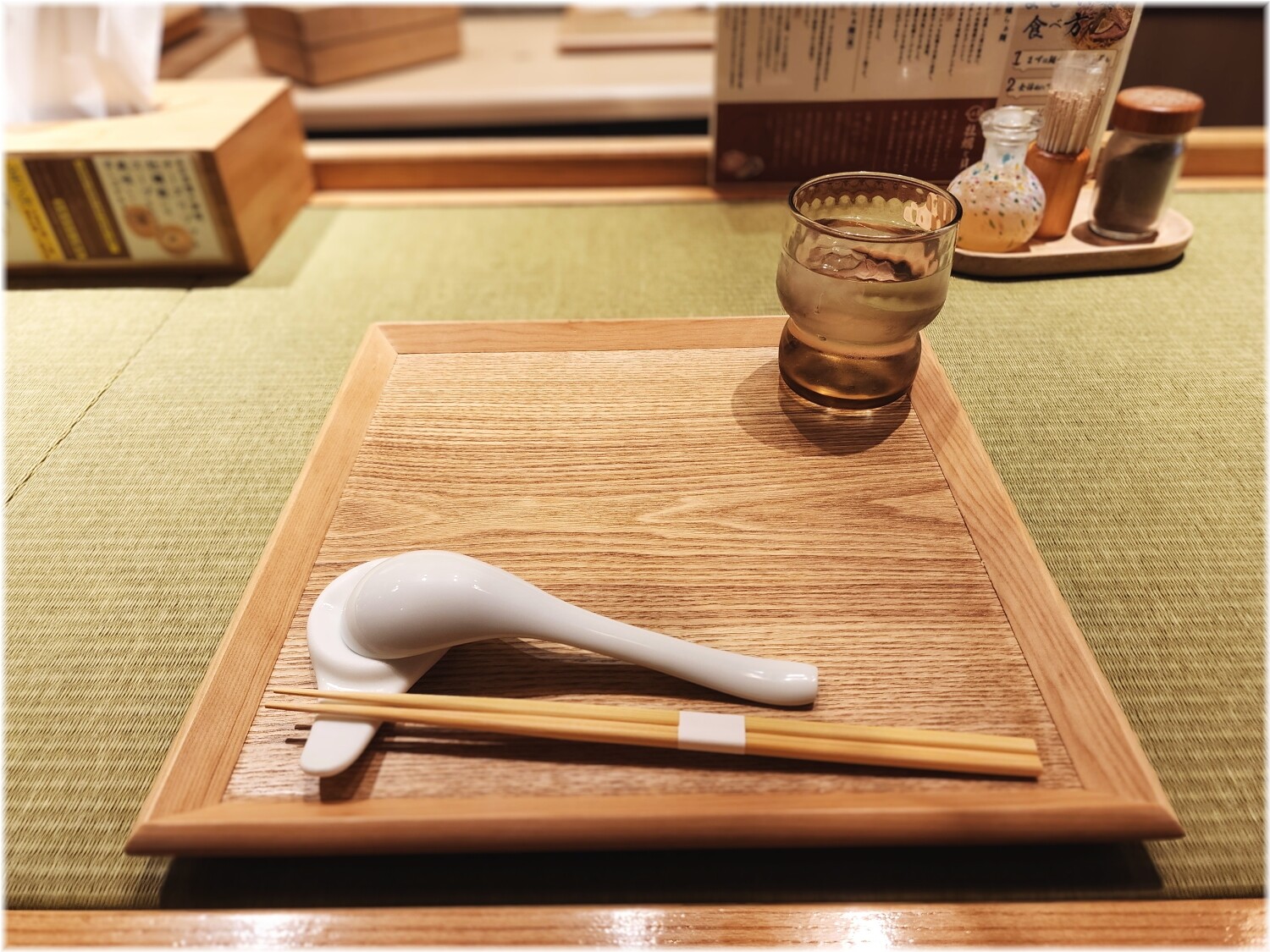 らぁ麺牡蠣と貝 畳カウンター