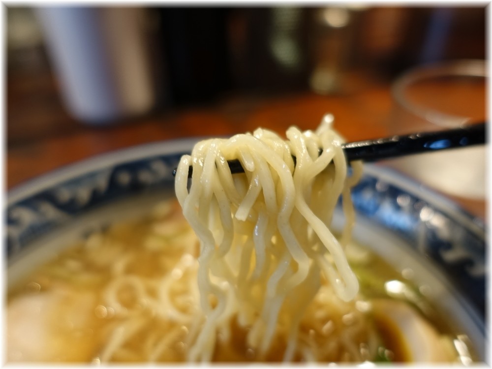 隠國2 バラ肉チャーシュー麺の麺