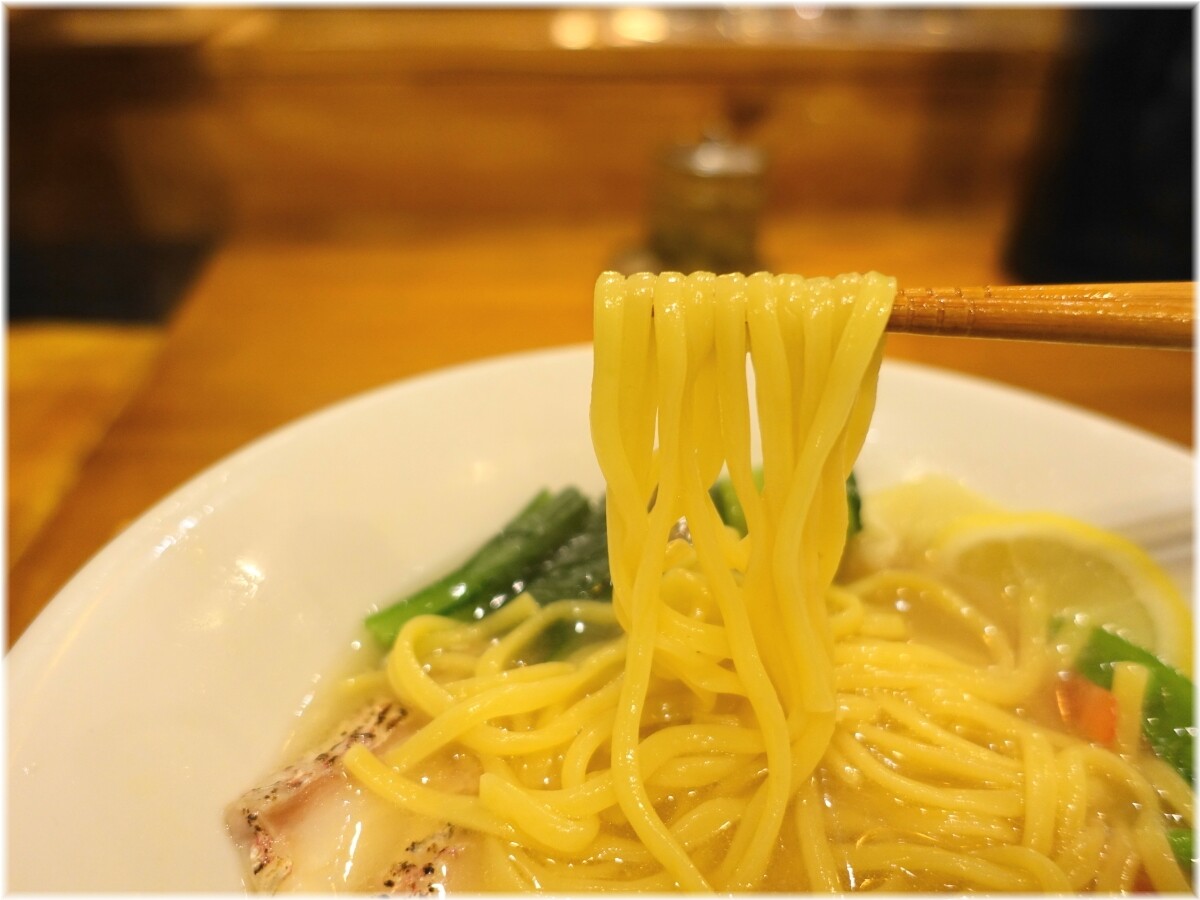 真鯛らぁめんMACHIKADO 真鯛らぁめんスペシャルの麺