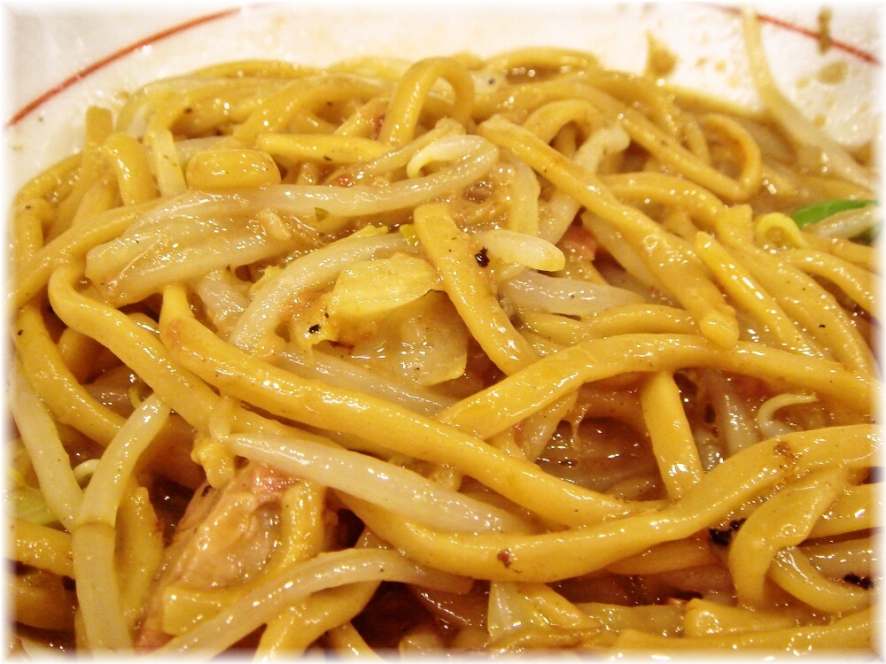 肉汁ラーメン公 焼らーめんの麺2