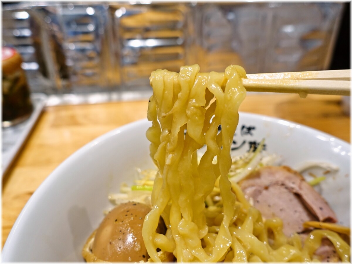 ナポレオン軒 リッチ釜玉の麺