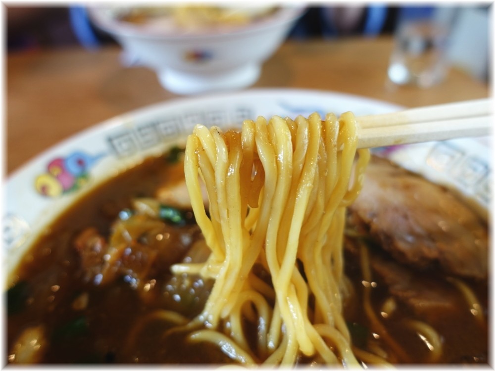 らーめん八平 アリランチャーシューメンの麺