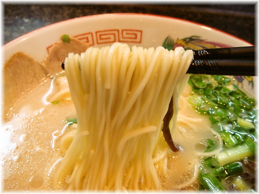 ぷらっとラーメン博多NO1 ラーメンの麺