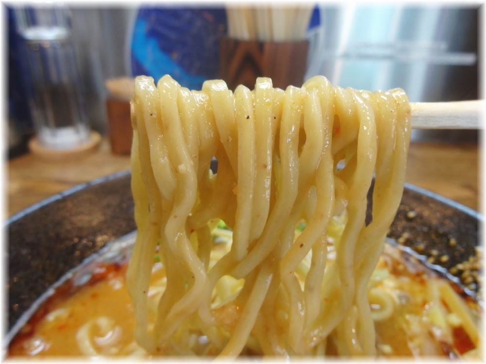 麺屋やっとこ 赤辛らーめんの麺