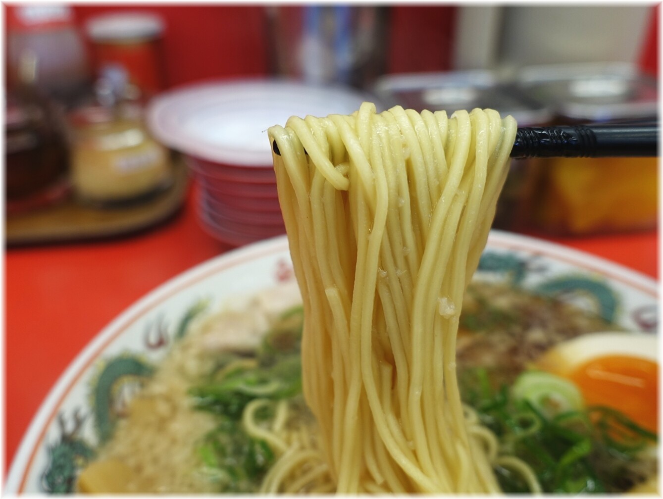 魁力屋五反田店 特製醤油味玉ラーメンの麺