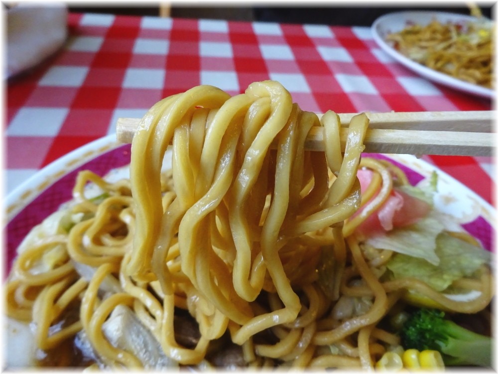 シャトレ スープジンギスローメンの麺